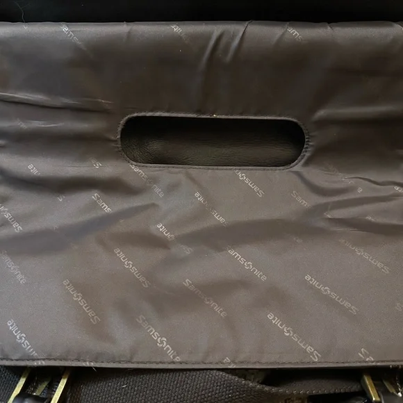 Samsonite Colombian Leather Flap-Over Messenger Laptop Bag - Picture 15 of 15